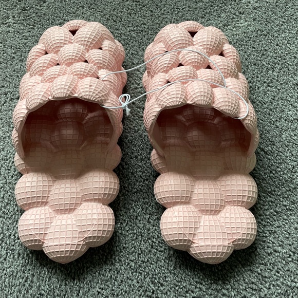 New croc style slipper in light pink - Picture 1 of 5
